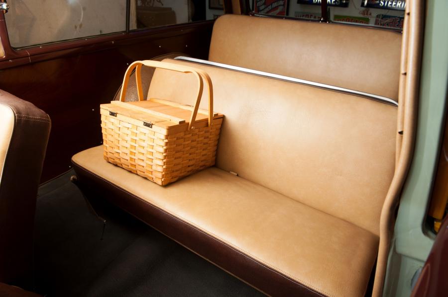 Интерьер Ford Custom DeLuxe Country Squire (0BA-C79) 1950 года  (фото 14 из 36)